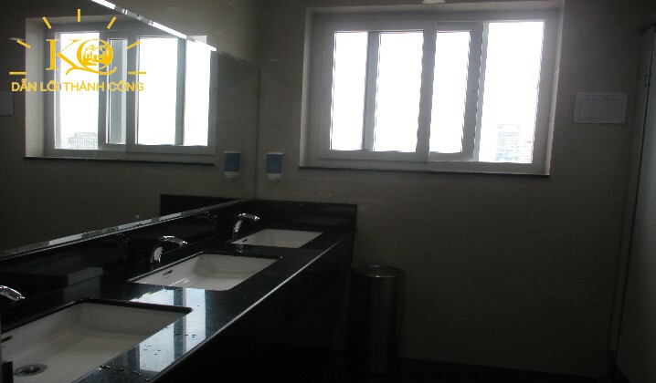 Hệ thống WC tại  Lim Tower bao gồm WC nam và nữ riêng biệt.