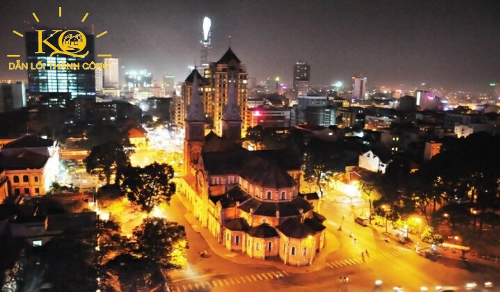 Hình chụp quan cảnh thành phố về đêm nhìn từ tầng thượng diamond plaza